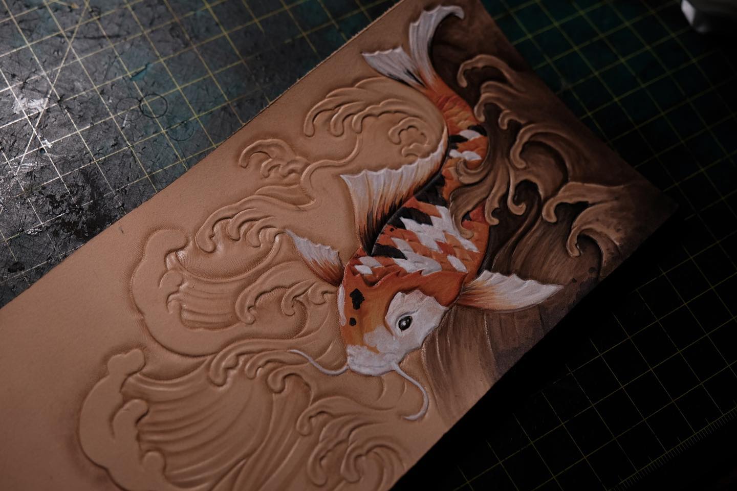 Carpas Koi y Olas Cartera Bifold de Cuero