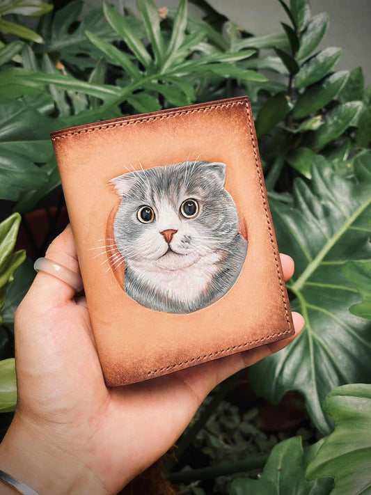 Billetera Bifold de Cuero con Motivo de Gato Scottish Fold