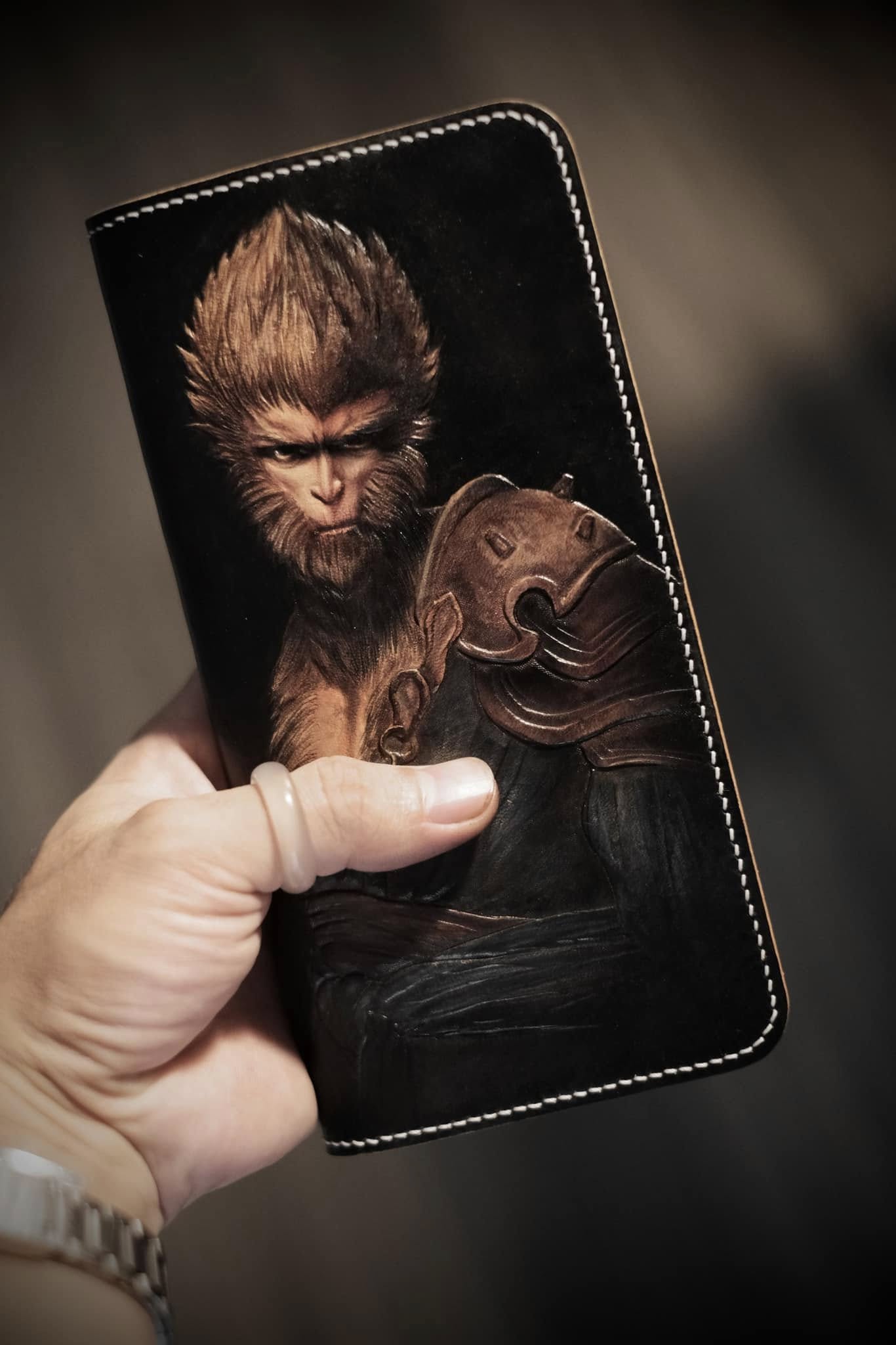 Billetera Larga de Cuero Tallado Sun Wukong