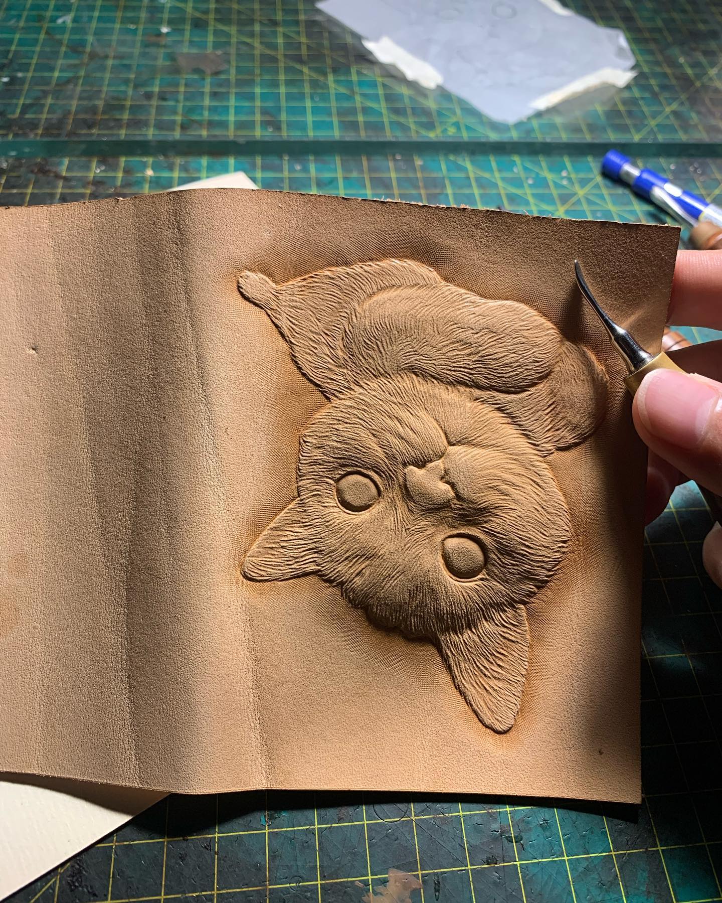Cartera Bifold de Cuero con Motivo de Gatito